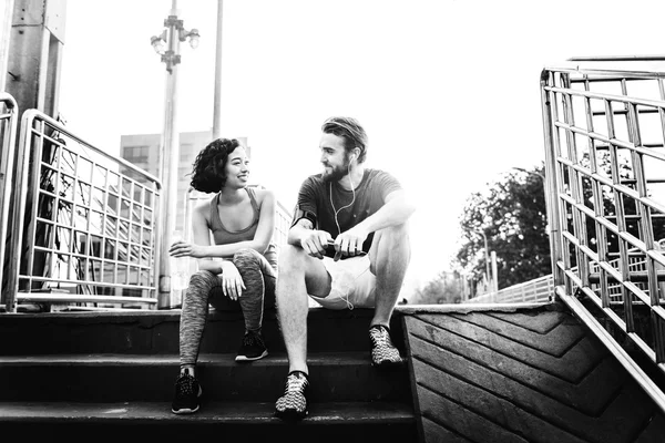 Casal fazendo exercício juntos — Fotografia de Stock