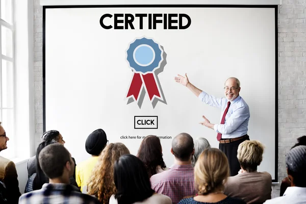 Människor på seminarium med certifierade — Stockfoto