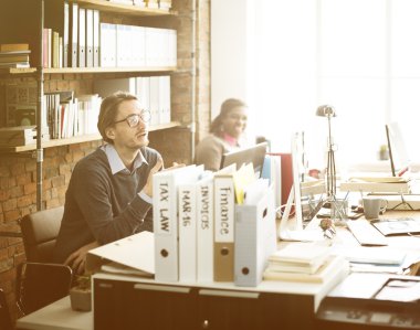 Ofisteki iş adamları 