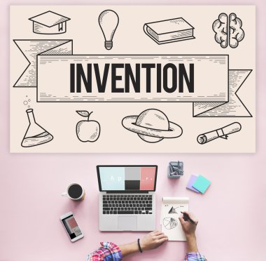 dizüstü bilgisayar kullanan adam