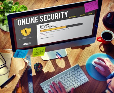 bilgisayar kullanarak iş adamı 