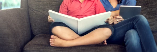 Mamá e hijo pasando tiempo juntos —  Fotos de Stock