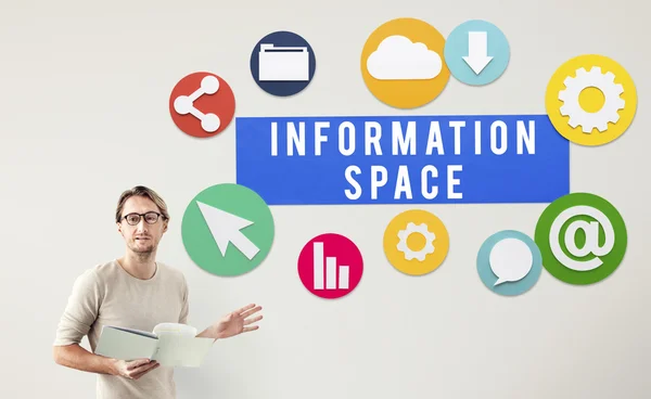 Uomo d'affari che lavora con Information Space — Foto Stock