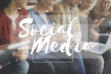 Dijital aygıtlar kullanan insanlar