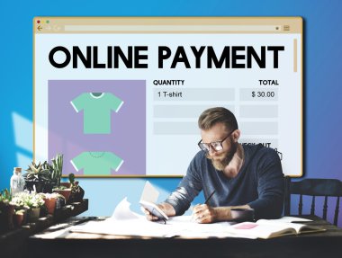 Belgelerle çalışan adam