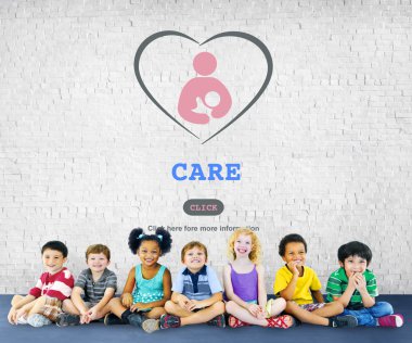 Çeşitlilik çocuk birlikte oturan