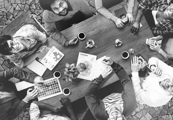 Diversos diseñadores teniendo una reunión —  Fotos de Stock