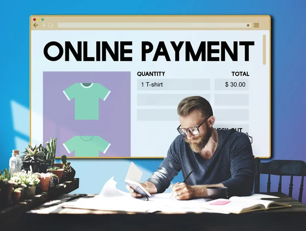 Belgelerle çalışan adam