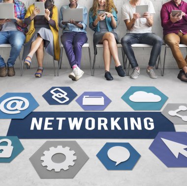 İnsanlar dijital araçları tarama 