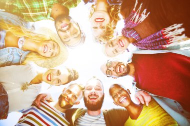 En yakın arkadaşlarım birlikte eğleniyor