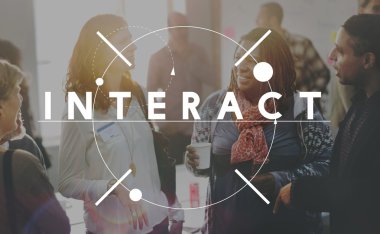 İnsanlar konuşmayı