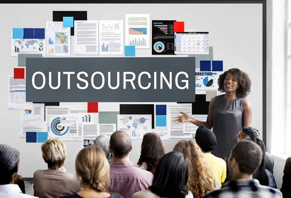 Mensen op seminar met outsourcing — Stockfoto