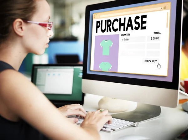 Businesswoman working on computer with purchase — Stock Photo, Image