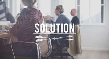 iş arkadaşları tartışıyor