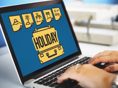 kişi bilgisayar ile çalışma