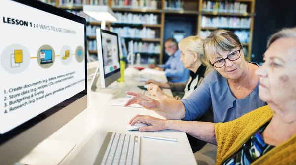 Senyor people in computer class — Stock Photo, Image