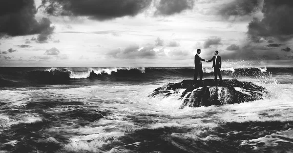 Businessmen shaking hands — Stock Photo, Image