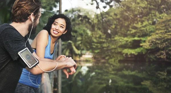 Hermosa pareja deportiva — Foto de Stock