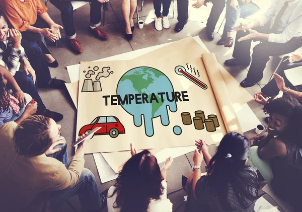 Pessoas sobre cartaz com temperatura — Fotografia de Stock