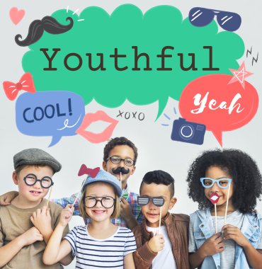 Çocuklar birlikte oynuyor.