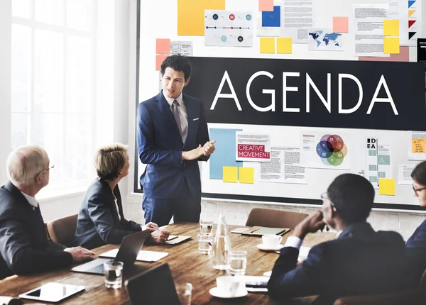 Geschäftsteam arbeitet im Büro — Stockfoto