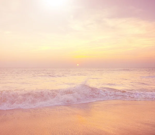วิวสวยของมหาสมุทรและชายหาด — ภาพถ่ายสต็อก