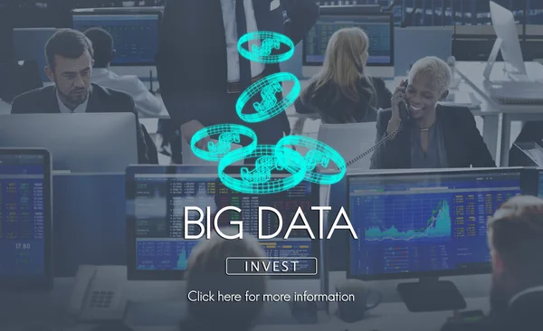 Obchodní lidé pracující a big data — Stock fotografie