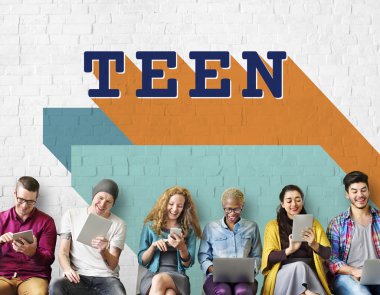 İnsanlar dijital araçları tarama 