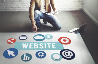 Web ile çalışan iş adamı