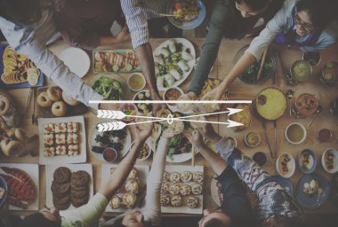 insanlar içecekler içme