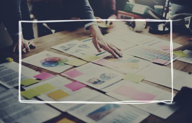 Ofiste çalışan iş adamları