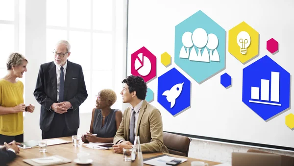 Equipo de negocios trabajando en la oficina — Foto de Stock