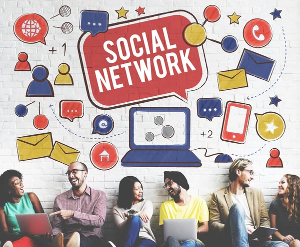 çeşitlilik arkadaşlar sosyal duvarının yakınında