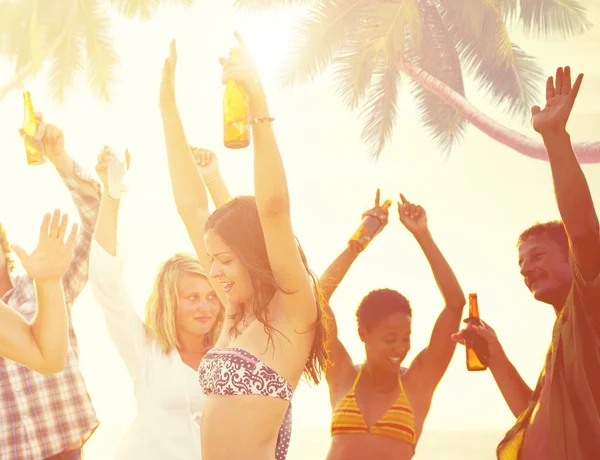 Przyjaciele na lato Beach party — Zdjęcie stockowe