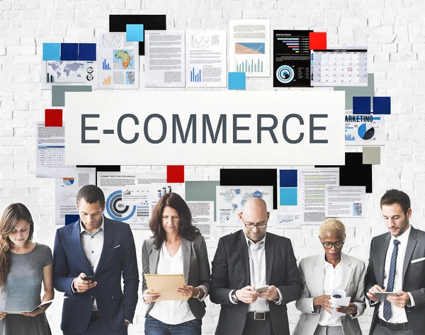 Podnikatelé a koncepce E-Commerce — Stock fotografie