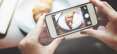 hareket eden fotoğraf yapıyor kız