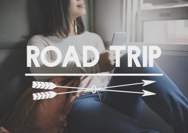 pencerede oturan kadın 