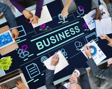 Bir grup insan birlikte çalışma 