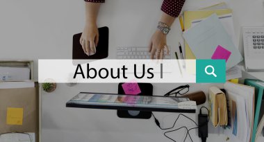 Kadın wirking bilgisayar ile