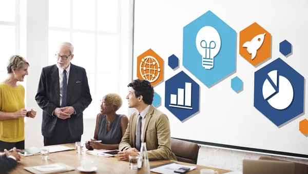 Equipo de negocios trabajando en la oficina — Foto de Stock