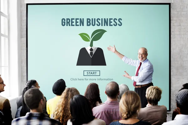 Menschen bei Seminaren mit grünem Geschäft — Stockfoto
