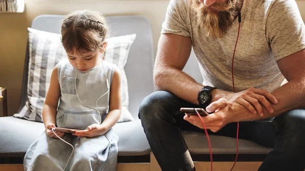 Dad and daughter spending time together — Stock Photo, Image