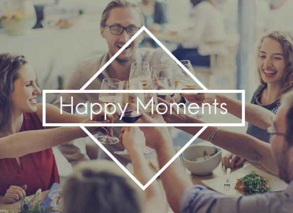Mensen vieren met gelukkige momenten — Stockfoto