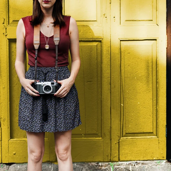 Fotografo ragazza con macchina fotografica — Foto Stock