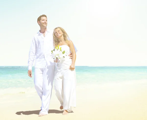 Ζευγάρι παντρεύεται στην παραλία — Φωτογραφία Αρχείου