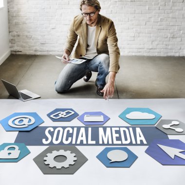 sosyal medya ile çalışmak işadamı