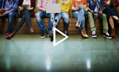 dijital cihazlar olan öğrenciler