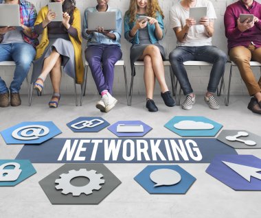 İnsanlar dijital araçları tarama 