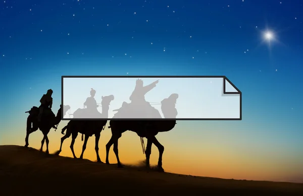男子骑着骆驼在沙漠中 — 图库照片