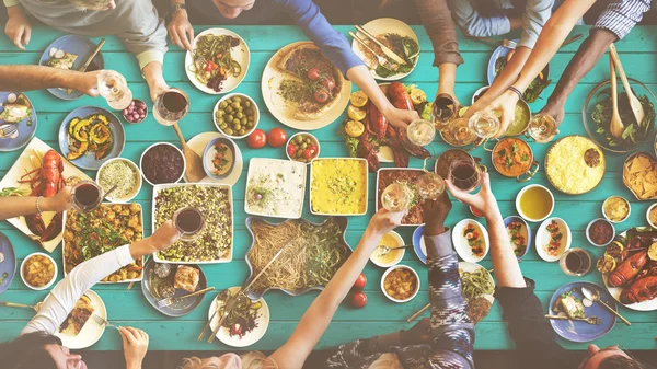 Personas y comida con Concepto — Foto de Stock